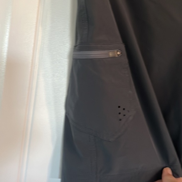 L. L. Bean Nylon spandex Shorts Size 6 - Picture 2 of 5